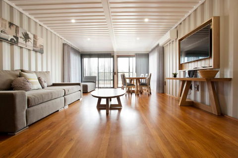 Stirling Estate Chalets - Accommodation Gladstone 3