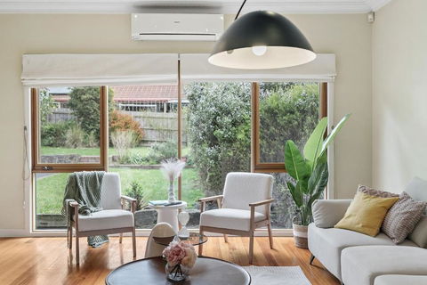 Stunning Family Home The Heart Of Box Hill North - Accommodation Gladstone 1