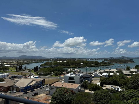 Stunning Sub Penthouse - Accommodation Gladstone 1