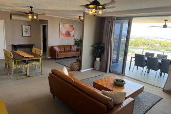 Stunning Sub Penthouse with Accommodation Gladstone