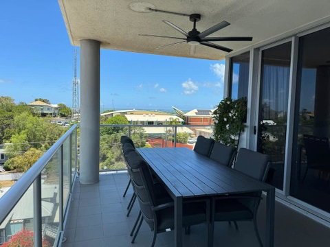 Stunning Sub Penthouse - Accommodation Gladstone 3