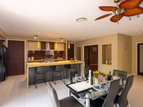 Stylish 2BR House For A Memorable Stay Stretton - Accommodation Gladstone 3