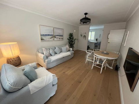Sunny Boutique Apartment - Accommodation Gladstone 0