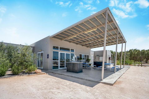 Tasman Holiday Parks - Denham Seaside - Accommodation Gladstone 1
