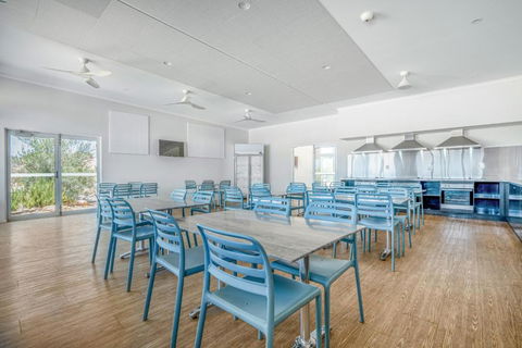Tasman Holiday Parks - Denham Seaside - Accommodation Gladstone 3
