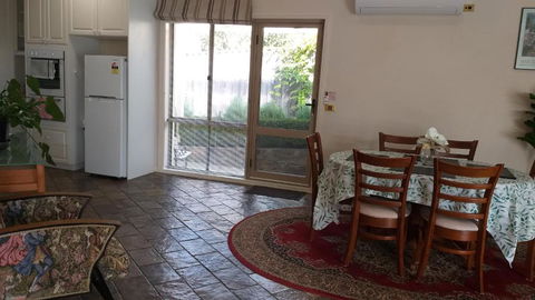 Sweet Holiday Home By The Golf Course - Accommodation Gladstone 3