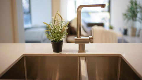 SYDNEY CBD WALK TO DARLING HARBOUR MODERN 1 BED APT NSY188 - Accommodation Gladstone 3
