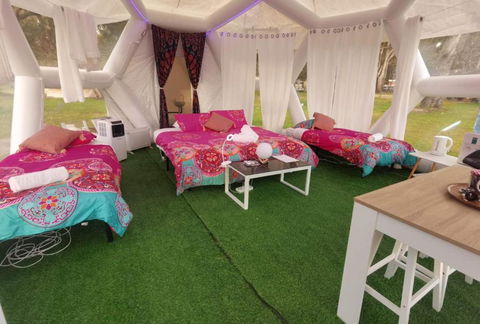 Taj Mahal Upgraded Hex Bubble - Accommodation Gladstone 2