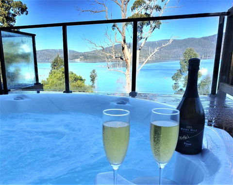 The Beach House- Private Jacuzzi And Wood Fire! - Accommodation Gladstone 0