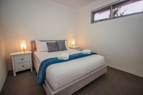 The Happy Delightful Place - Entire 2 Room Apartment - Accommodation Gladstone 0