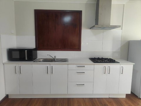 The Cozy Little House - Accommodation Gladstone 2