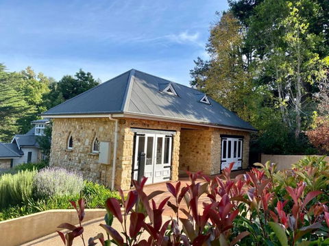 The Coach House - Accommodation Gladstone 0
