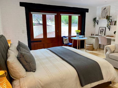 The Coach House - Accommodation Gladstone 2