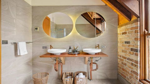The Coach House At Berrilee - Accommodation Gladstone 3