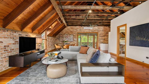 The Coach House At Berrilee - Accommodation Gladstone 2