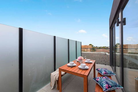 The Eastside Oasis - Accommodation Gladstone 2