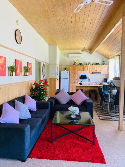 The Garden Cottage - Accommodation Gladstone 3