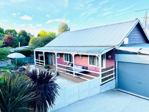 The Garden Cottage - Accommodation Gladstone 2
