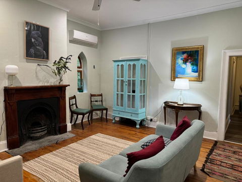 The Garden Cottage - Accommodation Gladstone 1