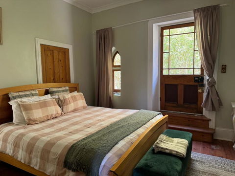 The Garden Cottage - Accommodation Gladstone 2