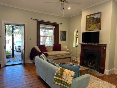 The Garden Cottage - Accommodation Gladstone 0