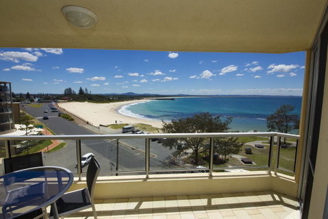 Beachpoint, Unit 401, 28 North Street - Accommodation Gladstone 1