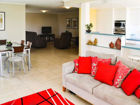 Beachside 4 With Airconditioning And Spa Bath - Accommodation Gladstone 2