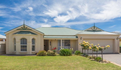 Beachside At Normanville - 7 Ronald Street - Accommodation Gladstone 1