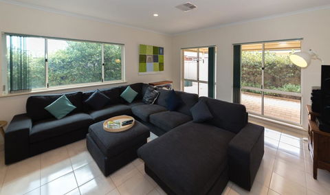 Beachside At Normanville - 7 Ronald Street - Accommodation Gladstone 0