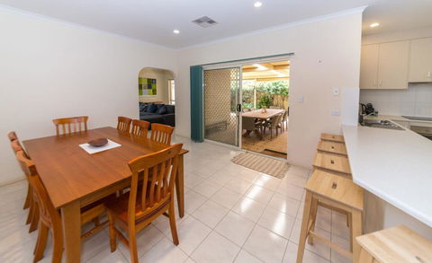Beachside At Normanville - 7 Ronald Street - Accommodation Gladstone 2