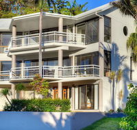 BEACHSIDE MANOR - walk to the beach - Accommodation Gladstone