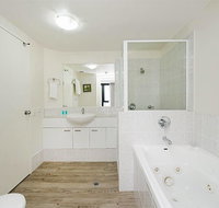 Beachside Neptune Resort Apt Upgraded - Accommodation Gladstone
