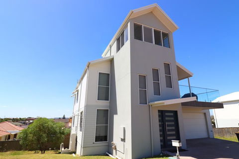 Beachside Oasis - Accommodation Gladstone 0