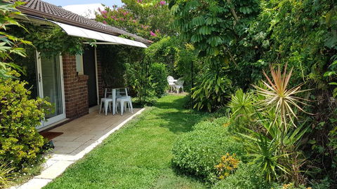 Beachside Villa Ettalong Beach - Accommodation Gladstone 3
