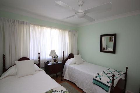 BEACHVIEW - 14 Second Ave , Bonny Hills - Accommodation Gladstone 2