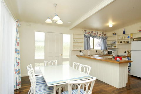 Beachwalk Cottage - Accommodation Gladstone 0