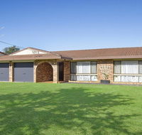 Beachway - beach access at end of street - Accommodation Gladstone