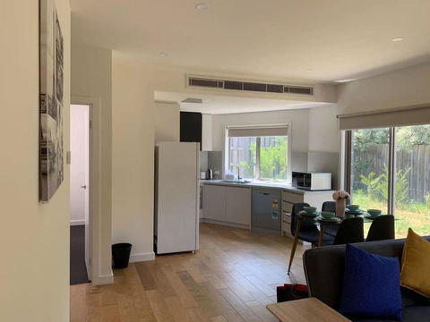 Beautiful Bedroom In Bentleigh East - Accommodation Gladstone 2