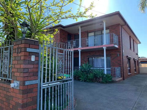 Beautiful Bedroom In Bentleigh East - Accommodation Gladstone 1