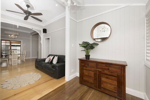 Beautiful Queenslander - Accommodation Gladstone 3