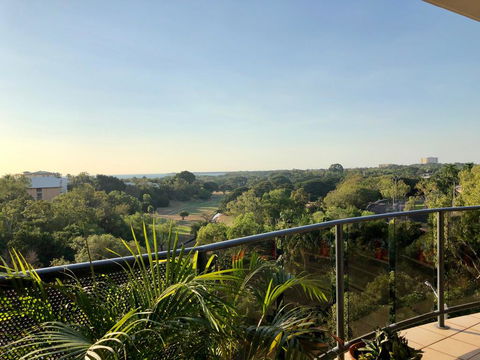 Beautiful Spacious City Apartment With Views Out To The Arafura Sea - Accommodation Gladstone 2