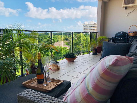 Beautiful Spacious City Apartment With Views Out To The Arafura Sea - Accommodation Gladstone 0