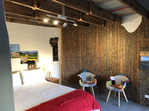 Bed In A Shed Too - Accommodation Gladstone 1