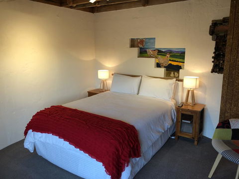 Bed In A Shed Too - Accommodation Gladstone 2