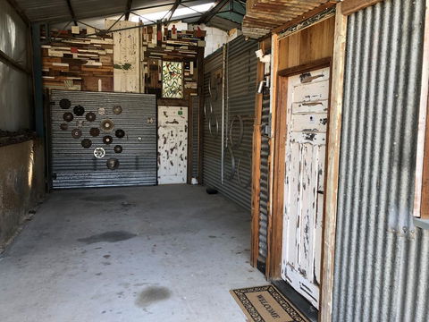 Bed In A Shed Vineyard Stay - Accommodation Gladstone 3