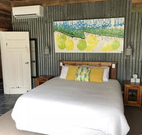 Bed in a Shed Vineyard Stay - Accommodation Gladstone