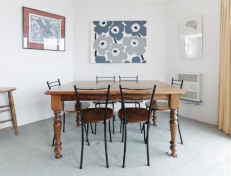 Beehive 14 - Accommodation Gladstone 2