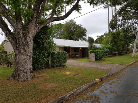Beerwah House - Accommodation Gladstone 0