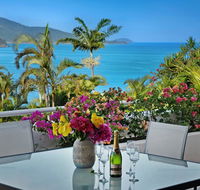 Bella Azure Two Bedroom Two Bathroom Spacious Ocean-view Apartment With Golf Buggy - Accommodation Gladstone
