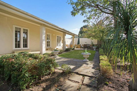 Bella House - Accommodation Gladstone 3